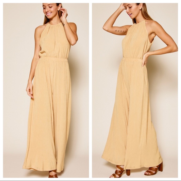 ONE DAY SALE✨Most Fabulous Sleeveless Halter Neck Wide Leg Jumpsuit - Picture 2 of 3